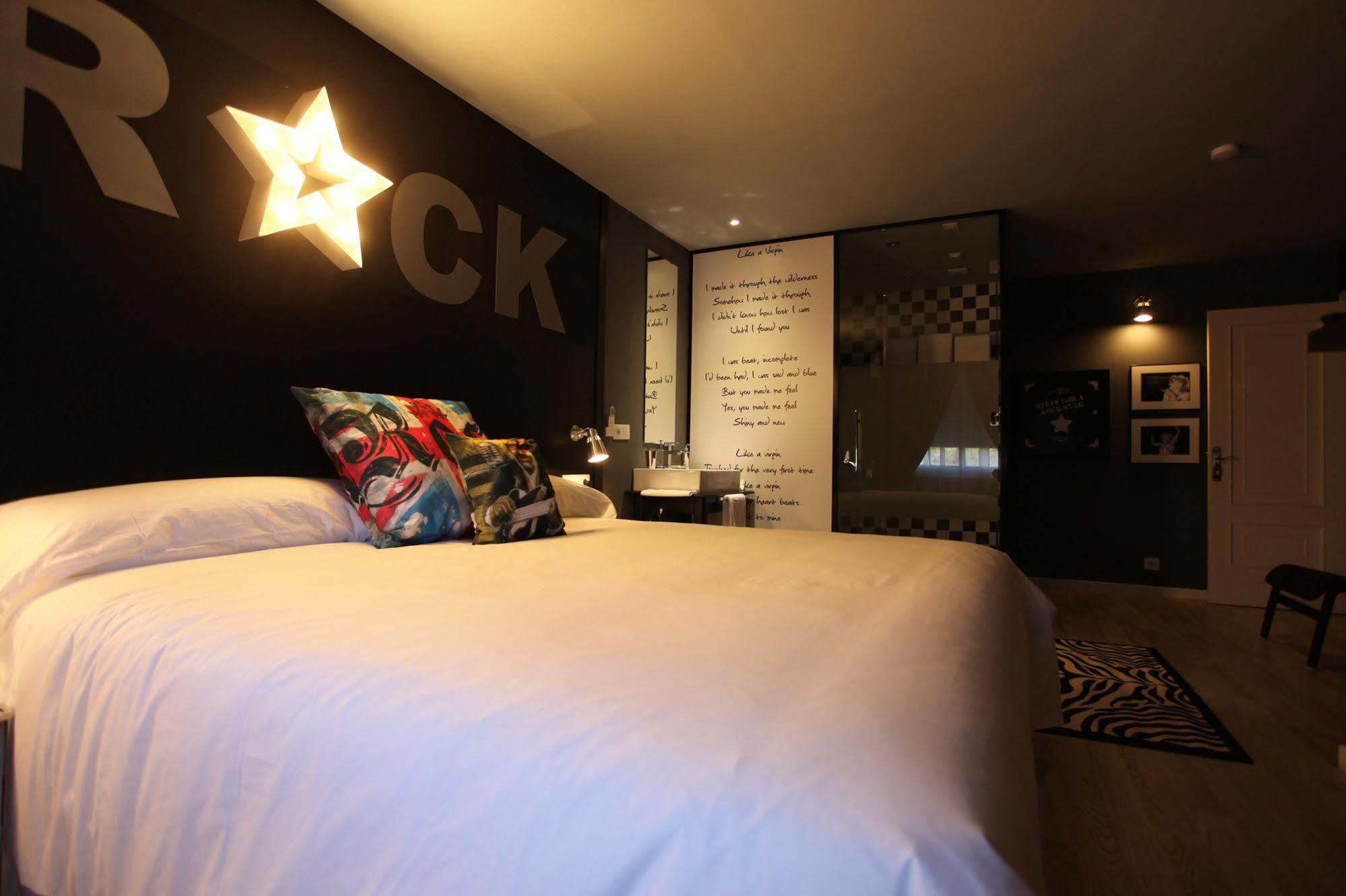 Hotel Apartamentos Rock Star Taboadela Exterior photo